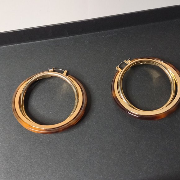 Vince Camuto Tortoise And Gold Tone Large Hoop Earrings - Picture 13 of 15